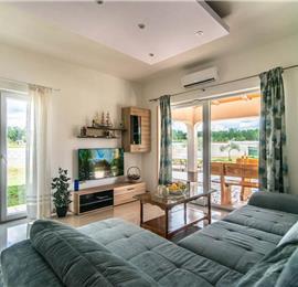 6 bedroom villa with pool near Sveti Lovrec and Poreč, sleeps 12